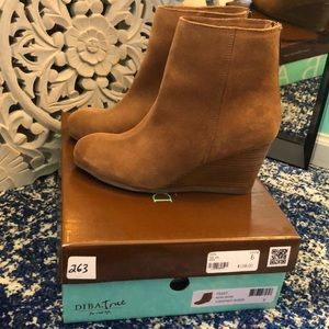 Diba True Now Wow Ankle Booties (Chestnut Suede)